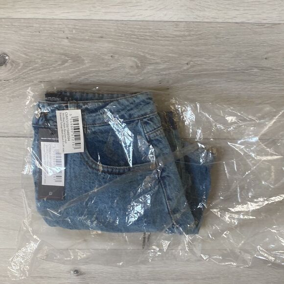 Prettylittlething BlueWash High Waisted Turn Up Mom Denim Shorts SZ 2 NWT IN PKG - Picture 5 of 8